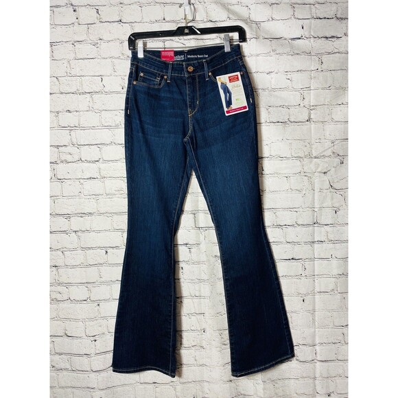 Signature Levi’s Strauss Simple Stretch women’s modern boot cut jeans size 2M - Picture 1 of 5